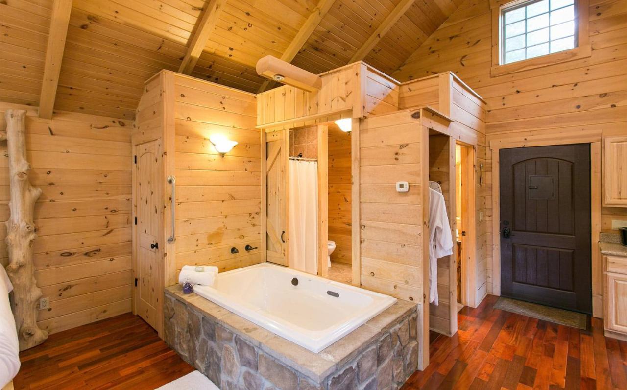 Whispering Pines Treehouse By Amish Country Lodging Millersburg Exterior foto