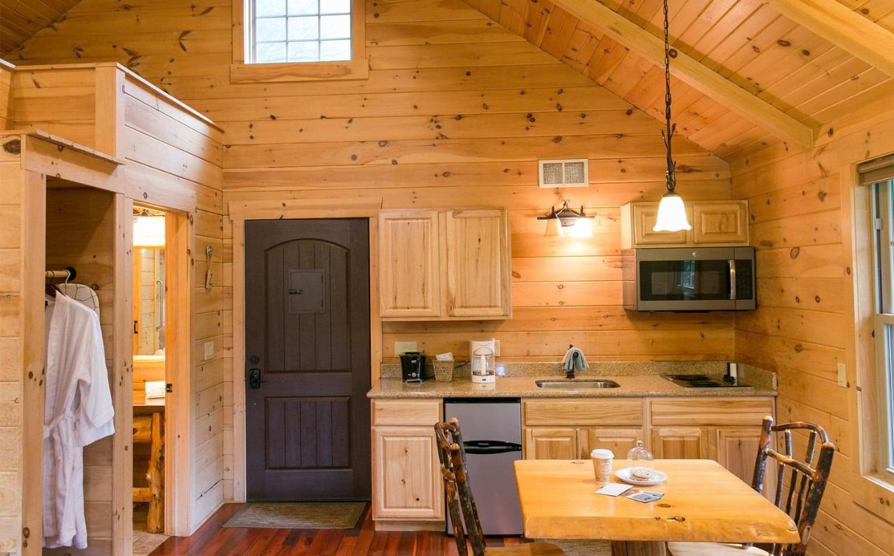 Whispering Pines Treehouse By Amish Country Lodging Millersburg Exterior foto