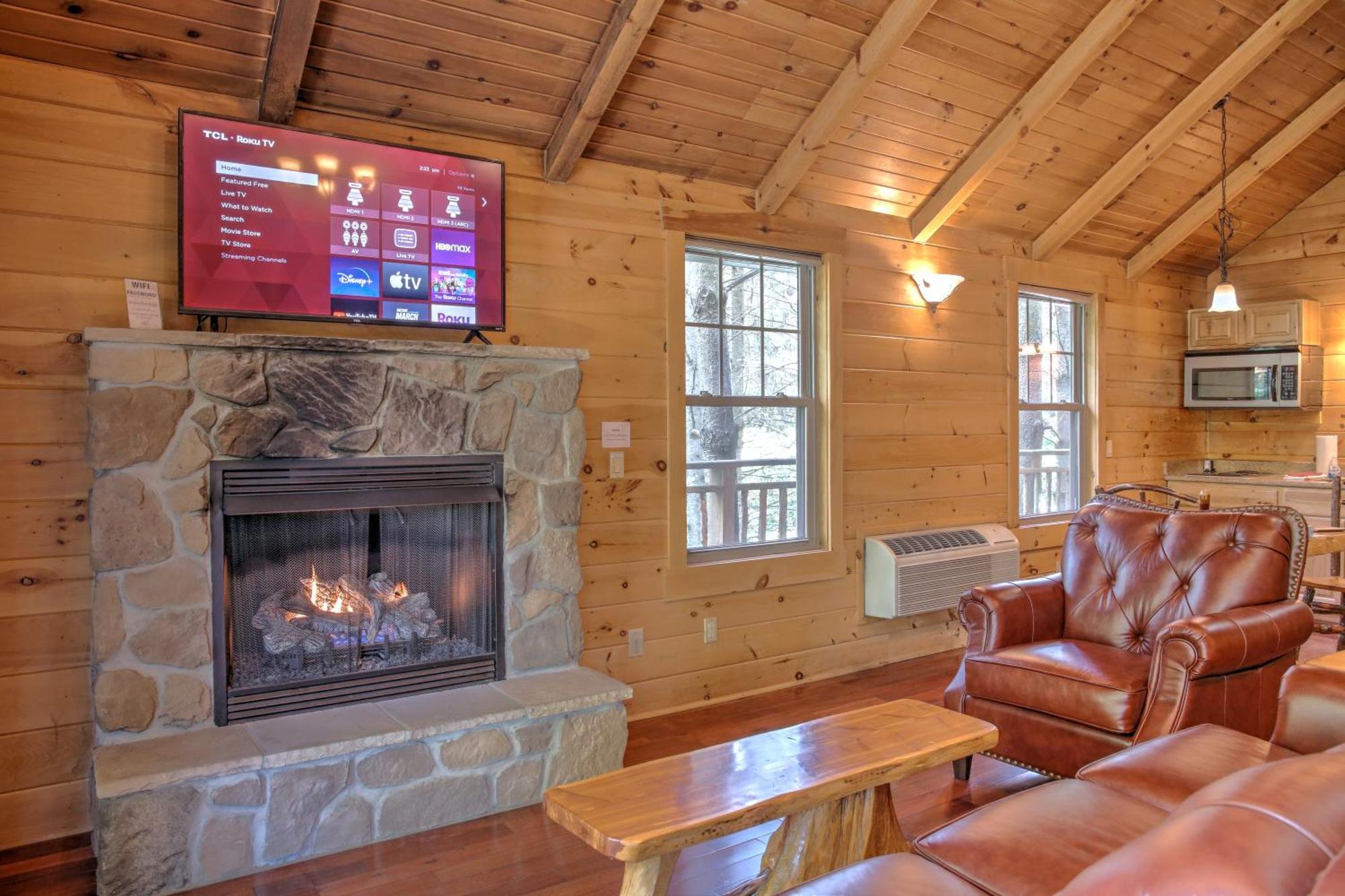 Whispering Pines Treehouse By Amish Country Lodging Millersburg Exterior foto